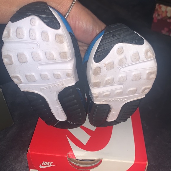 Nike Sneakers size 5c - Picture 3 of 3